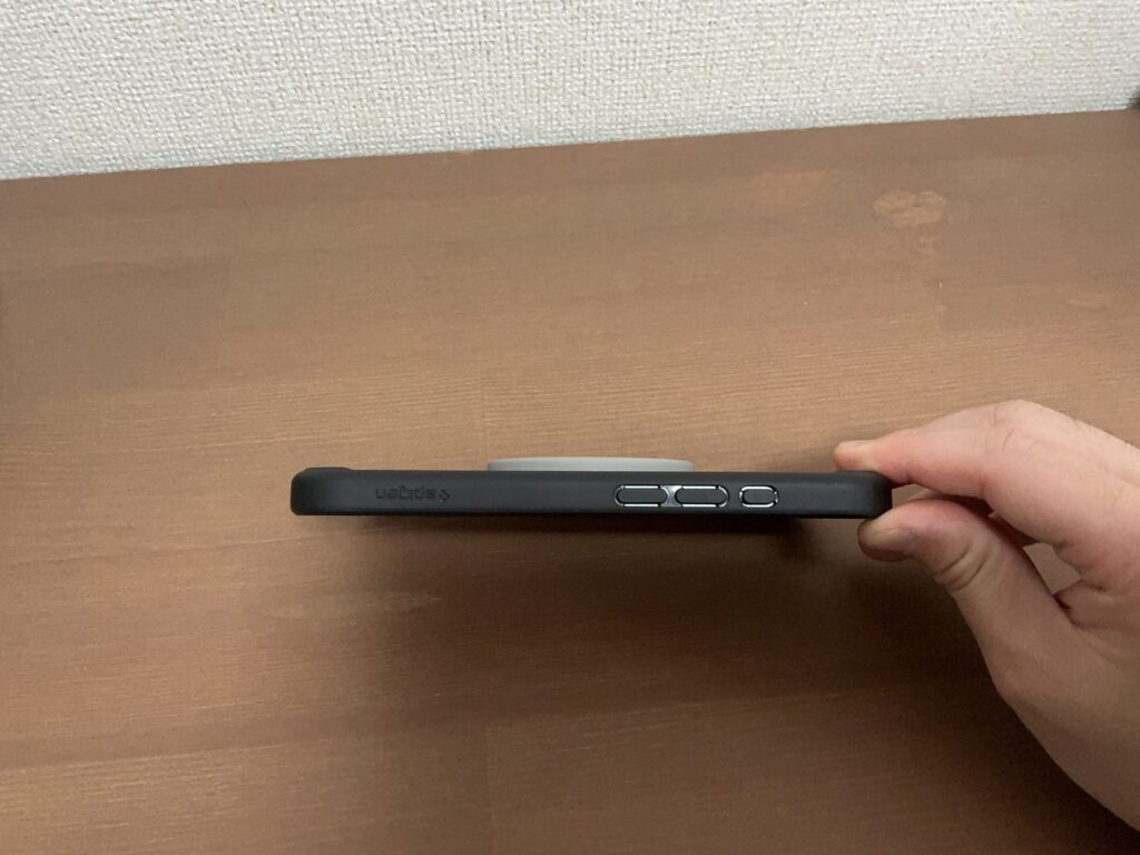 spigen バンカーリングを装着した状態の厚み