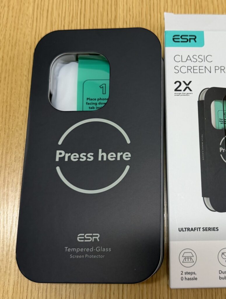 ESR iPhone 17 ガラスフィルム　パッケージ