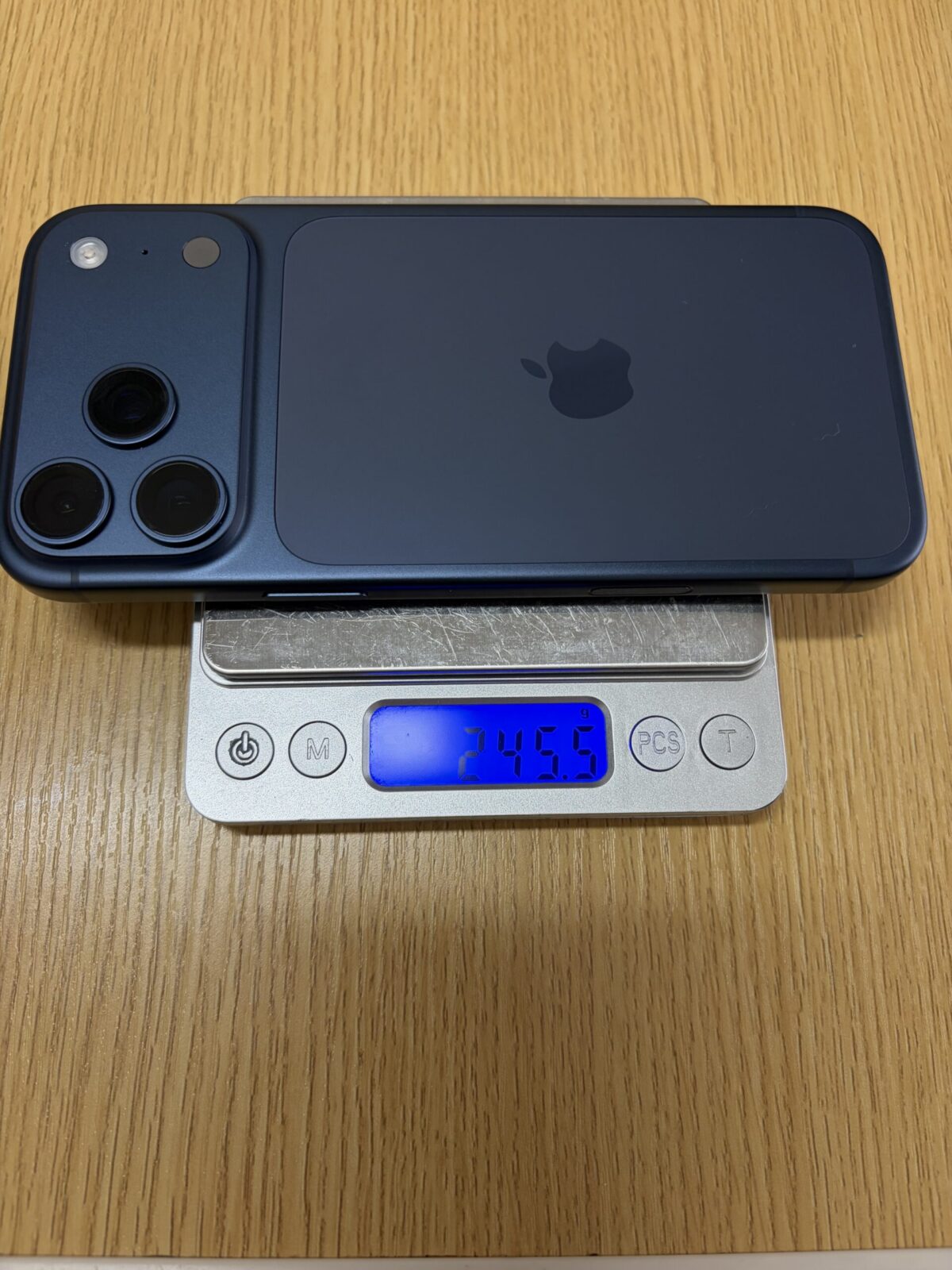 iPhone 17 pro max 本体のみ重量