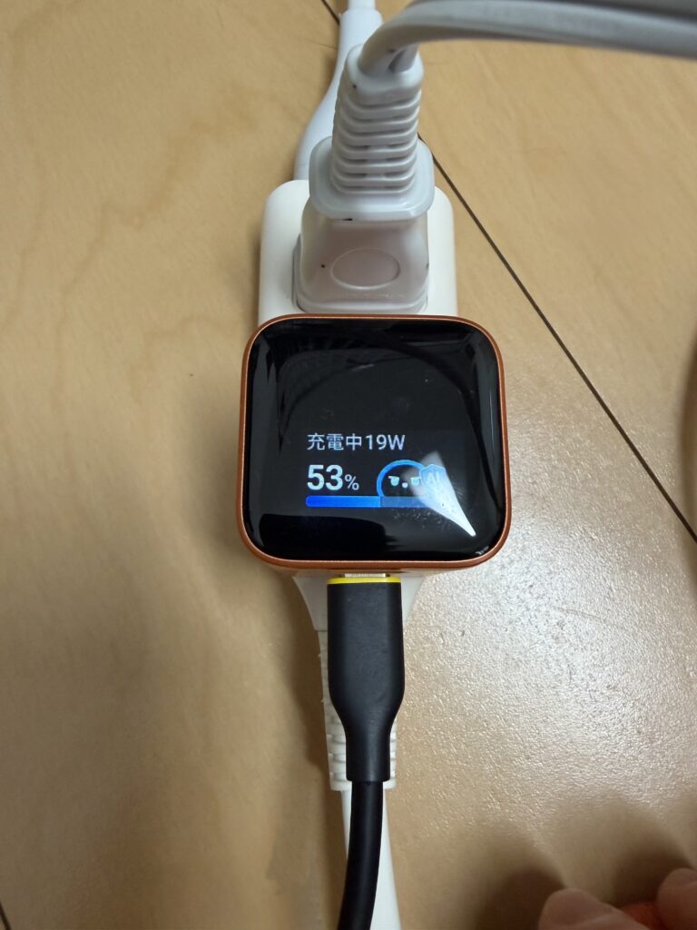 anker nano chargerの充電中の画像