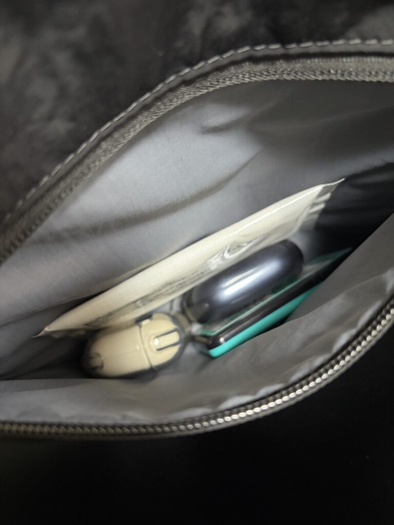 Aer go tote2 チャック付きのポケット
