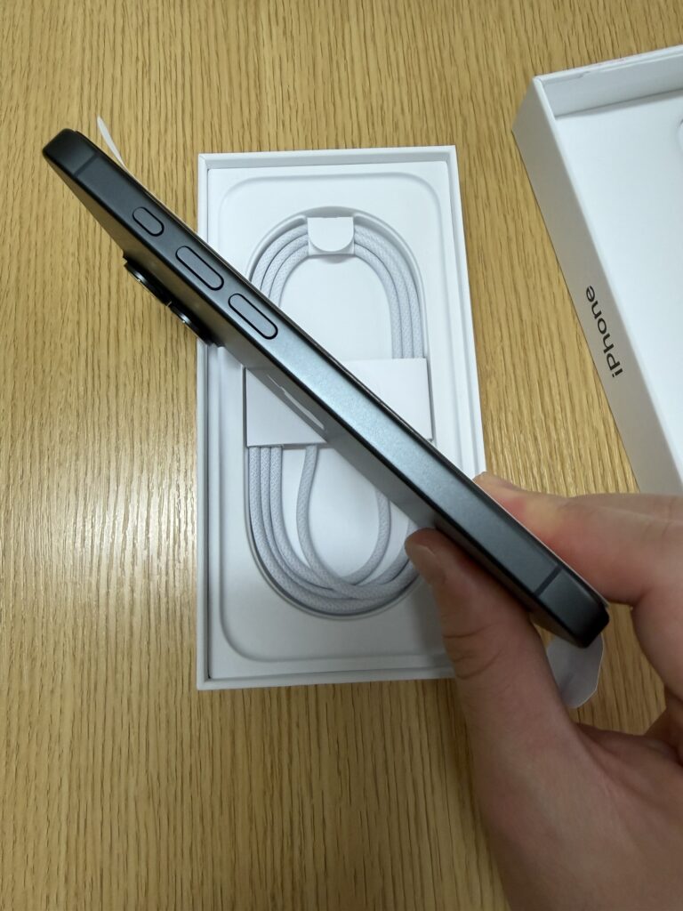 iPhone 17 側面