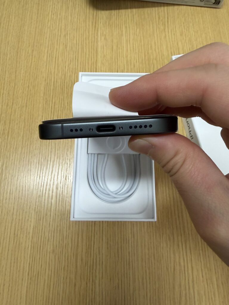 iPhone 17 下部