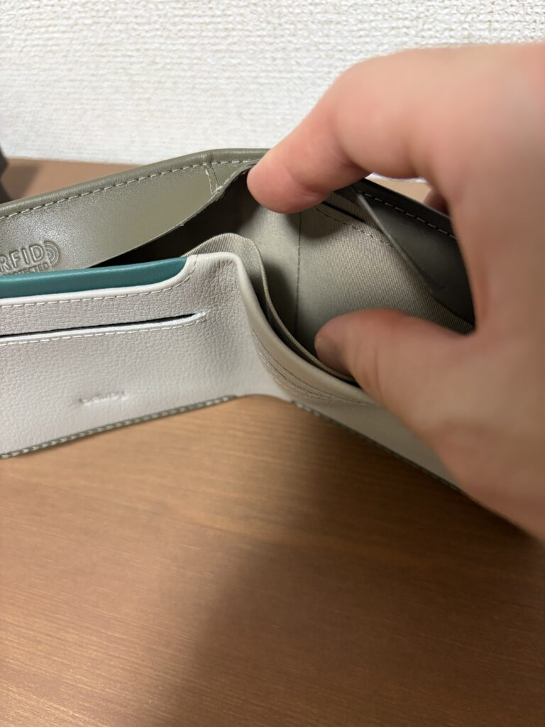 Hide & Seekの裏の収納