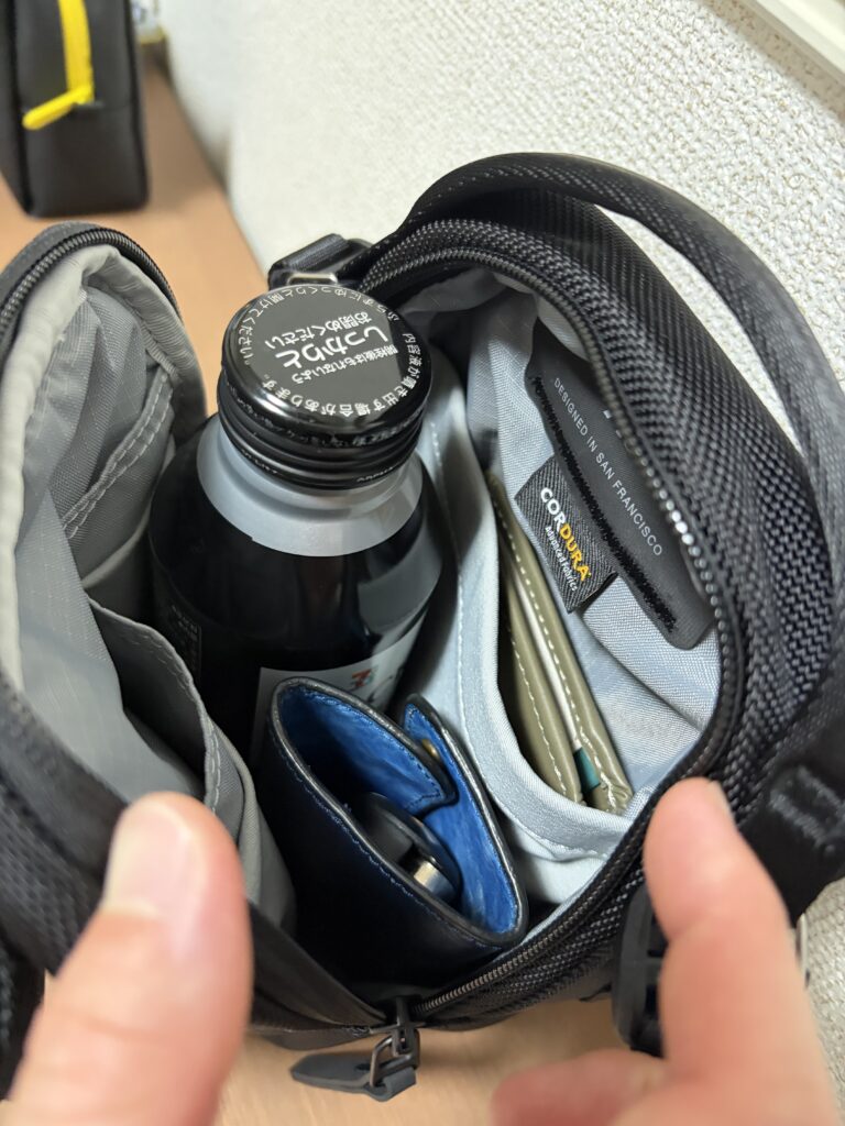 Street Sling 物を入れた様子
