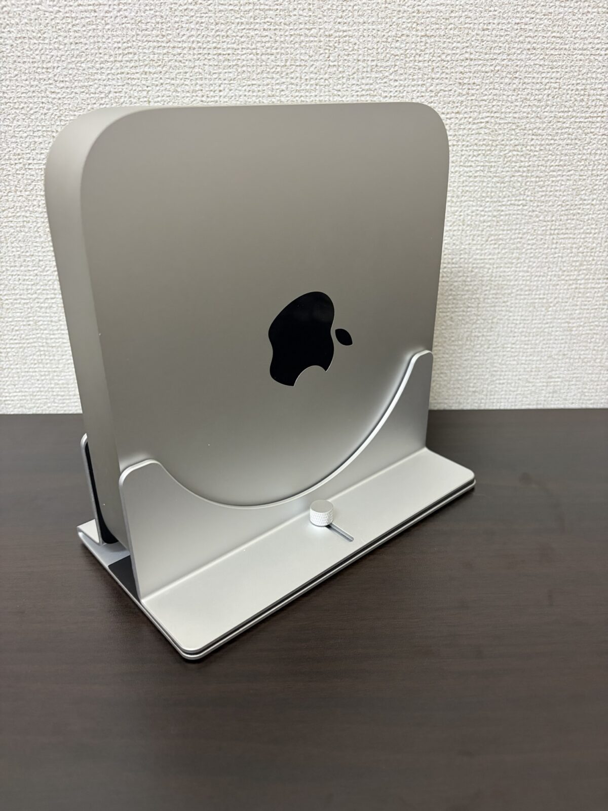 Mac mini 縦置きを斜めから