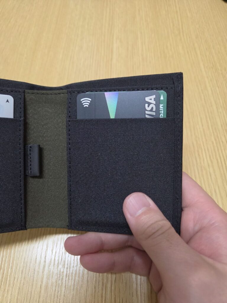 ARK Bifold Cash Wallet　右側は紐なし