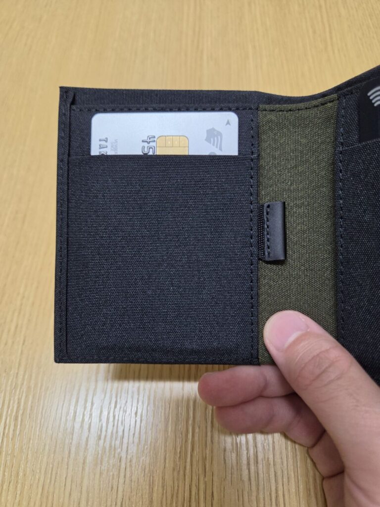 ARK Bifold Cash Wallet　紐を戻した状態