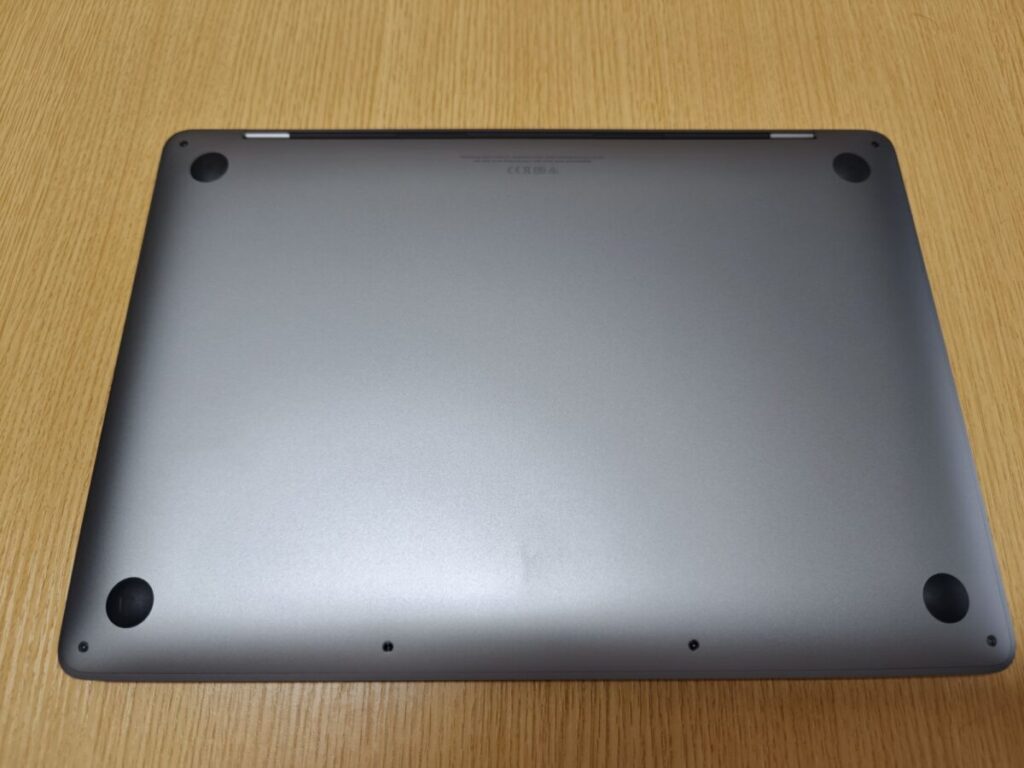 MacBook Pro M1 背面