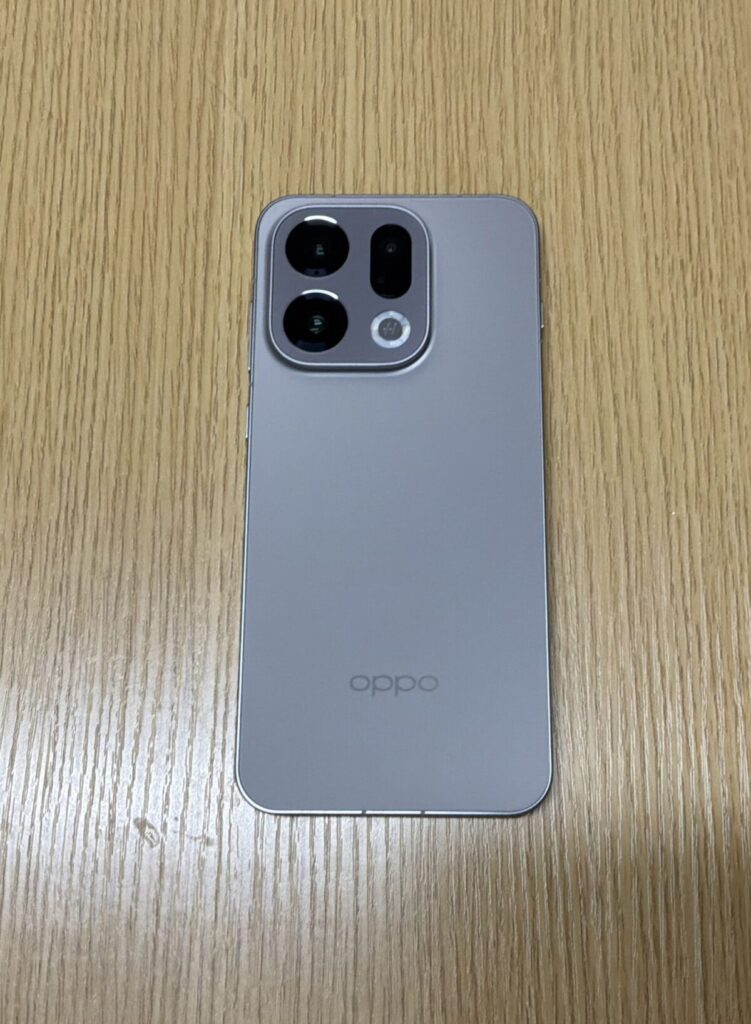 Find X9 背面　アップ